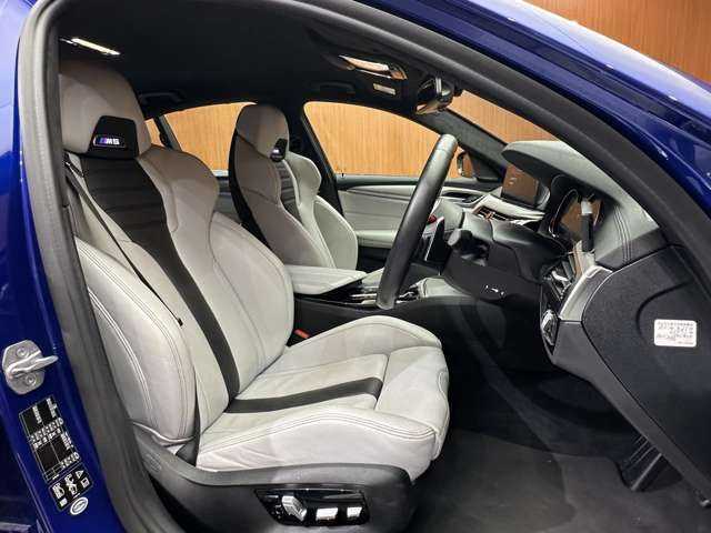 ＢＭＷ Ｍ５ 千葉県 2018(平30)年 4.6万km 青Ｍ カーボンルーフ　/ベンチレーター　/HUD　/純正ナビ　/360°カメラ　/ACC/白革　/シートヒーター　/パワーシート　/PDC　/パーキングアシスト　/LEDヘッドライト　/オートライト　/BSM　/電動リアゲート　/パドルシフト