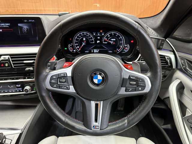 ＢＭＷ Ｍ５ 千葉県 2018(平30)年 4.6万km 青Ｍ カーボンルーフ　/ベンチレーター　/HUD　/純正ナビ　/360°カメラ　/ACC/白革　/シートヒーター　/パワーシート　/PDC　/パーキングアシスト　/LEDヘッドライト　/オートライト　/BSM　/電動リアゲート　/パドルシフト