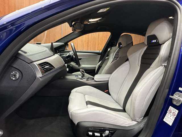 ＢＭＷ Ｍ５ 千葉県 2018(平30)年 4.6万km 青Ｍ カーボンルーフ　/ベンチレーター　/HUD　/純正ナビ　/360°カメラ　/ACC/白革　/シートヒーター　/パワーシート　/PDC　/パーキングアシスト　/LEDヘッドライト　/オートライト　/BSM　/電動リアゲート　/パドルシフト