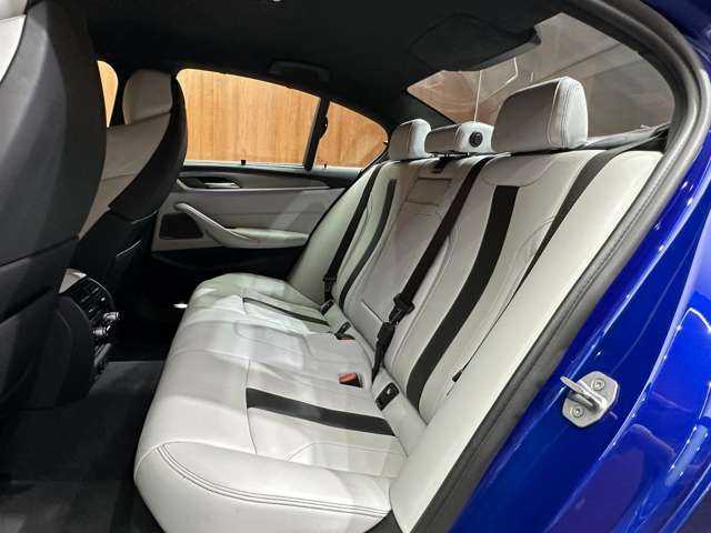 ＢＭＷ Ｍ５ 千葉県 2018(平30)年 4.6万km 青Ｍ カーボンルーフ　/ベンチレーター　/HUD　/純正ナビ　/360°カメラ　/ACC/白革　/シートヒーター　/パワーシート　/PDC　/パーキングアシスト　/LEDヘッドライト　/オートライト　/BSM　/電動リアゲート　/パドルシフト