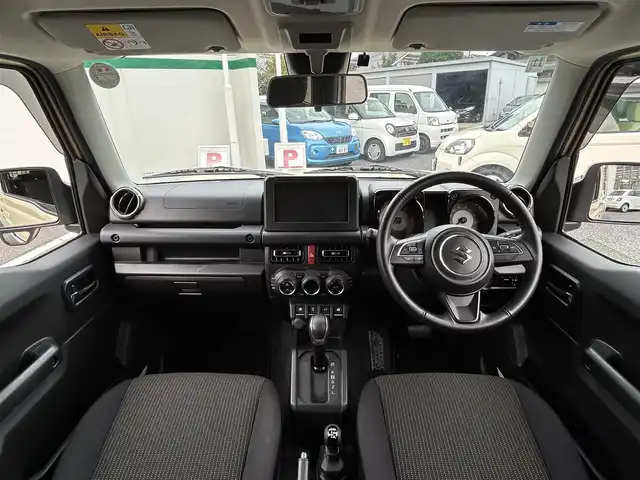 スズキ ジムニー シエラ JC 東京都 2024(令6)年 1.4万km シフォンアイボリーM ワンオーナー/4WD/クルーズコントロール/レーンアシスト/横滑り防止装置/盗難防止装置/衝突被害軽減システム/ダウンヒルアシストコントロール/15インチ純正アルミホイール/ETC/取扱説明書/保証書/スペアキー1本