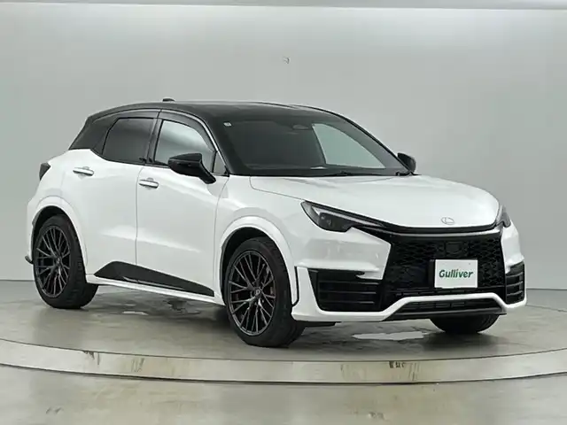 レクサス ＬＢＸ モリゾウ RR 愛知県 2025(令7)年 0.9万km 白Ⅱ ワンオーナー/6速MT/４WD/2トーン/禁煙車/純正9.8インチナビ/（AM/FM/Bluetooth/USB/フルセグTV）/全方位カメラ/マークレビンソン/レクサスセーフティシステム/・プリクラッシュセーフティ/・レーダークルーズコントロール/・レーントレーシングアシスト/・レーンディパーチャーアラート/・プロアクティブドライビングシステム/・アダプティブハイビームシステム/・パーキングサポートブレーキ/・ブラインドスポットモニター/・安心降車アシスト/・リアクロストラフィックアラート/ヘッドアップディスプレイ/ETC2.0/ワイヤレス充電/黒レザーシート/パワーシート/メモリシート/シートヒーター/ステアリングヒーター/パワーバックドア/純正19インチアルミホイール/純正キャリパー/LEDヘッドライト/フロントフォグランプ/スマートキー/プッシュスタート/純正フロアマット/横滑り防止装置