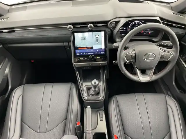レクサス ＬＢＸ モリゾウ RR 愛知県 2025(令7)年 0.9万km 白Ⅱ ワンオーナー/6速MT/４WD/2トーン/禁煙車/純正9.8インチナビ/（AM/FM/Bluetooth/USB/フルセグTV）/全方位カメラ/マークレビンソン/レクサスセーフティシステム/・プリクラッシュセーフティ/・レーダークルーズコントロール/・レーントレーシングアシスト/・レーンディパーチャーアラート/・プロアクティブドライビングシステム/・アダプティブハイビームシステム/・パーキングサポートブレーキ/・ブラインドスポットモニター/・安心降車アシスト/・リアクロストラフィックアラート/ヘッドアップディスプレイ/ETC2.0/ワイヤレス充電/黒レザーシート/パワーシート/メモリシート/シートヒーター/ステアリングヒーター/パワーバックドア/純正19インチアルミホイール/純正キャリパー/LEDヘッドライト/フロントフォグランプ/スマートキー/プッシュスタート/純正フロアマット/横滑り防止装置