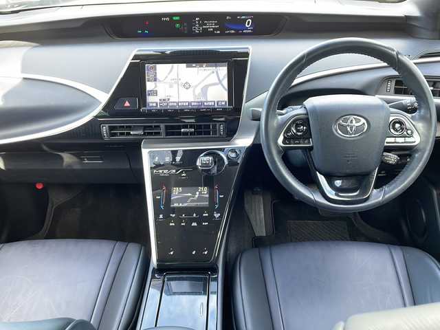 トヨタ ＭＩＲＡＩ 徳島県 2019(平31)年 4.6万km 白Ⅱ 純正9インチナビ【DSZT-YB4Y】/バックカメラ/レーダークルーズコントロール/前席パワーシート（D+N席）/メモリー機能（D席）/全席シートヒーター/ステアリングヒーター/レーンディパーチャーアラート〔LDA〕/プリクラッシュセーフティ〔PCS〕/ブラインドスポットモニター〔BSM〕/前後コーナーセンサー/LEDヘッドライト/オートハイビーム/フルオートウィンドウ/スペアキー/ETC2.0/前後ドラレコ/純正17AW/純正フロアマット/ボディカラー/カラーコード【2NL】/「ブラック/ホワイトパールクリスタルシャイン」