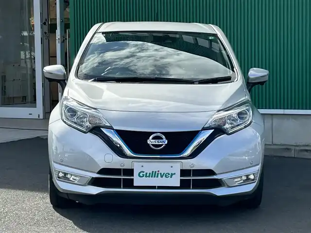日産 ノート e－パワー X Vセレクション 宮城県 2020(令2)年 8.3万km ブリリアントシルバー 地図SDカードなし/ワンオーナー/インテリジェントエマージェンシーブレーキ/車線逸脱警報/踏み間違い衝突防止アシスト/コーナーセンサー/インテリジェントルームミラー/インテリジェントアラウンドビューモニター/純正7インチナビ/(フルセグTV/CD/DVD/SD/BT/AUX)/ドライブレコーダー前後/ETC/オートエアコン/ドライブセレクト/ステアリングスイッチ/プッシュスタート＆スマートキー/ウインカー付き電動格納ミラー/純正フロアマット/LEDヘッドライト/ハイビームアシスト/フォグランプ/オートライト/純正15インチAW