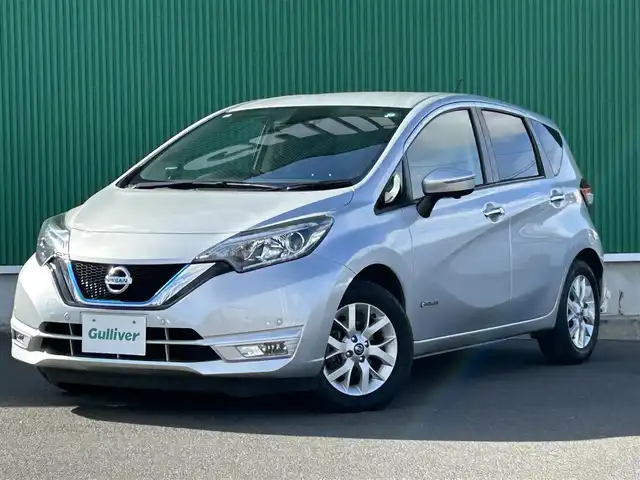 日産 ノート e－パワー X Vセレクション 宮城県 2020(令2)年 8.3万km ブリリアントシルバー 地図SDカードなし/ワンオーナー/インテリジェントエマージェンシーブレーキ/車線逸脱警報/踏み間違い衝突防止アシスト/コーナーセンサー/インテリジェントルームミラー/インテリジェントアラウンドビューモニター/純正7インチナビ/(フルセグTV/CD/DVD/SD/BT/AUX)/ドライブレコーダー前後/ETC/オートエアコン/ドライブセレクト/ステアリングスイッチ/プッシュスタート＆スマートキー/ウインカー付き電動格納ミラー/純正フロアマット/LEDヘッドライト/ハイビームアシスト/フォグランプ/オートライト/純正15インチAW
