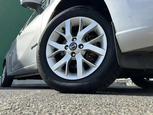 日産 ノート e－パワー X Vセレクション 宮城県 2020(令2)年 8.3万km ブリリアントシルバー 地図SDカードなし/ワンオーナー/インテリジェントエマージェンシーブレーキ/車線逸脱警報/踏み間違い衝突防止アシスト/コーナーセンサー/インテリジェントルームミラー/インテリジェントアラウンドビューモニター/純正7インチナビ/(フルセグTV/CD/DVD/SD/BT/AUX)/ドライブレコーダー前後/ETC/オートエアコン/ドライブセレクト/ステアリングスイッチ/プッシュスタート＆スマートキー/ウインカー付き電動格納ミラー/純正フロアマット/LEDヘッドライト/ハイビームアシスト/フォグランプ/オートライト/純正15インチAW