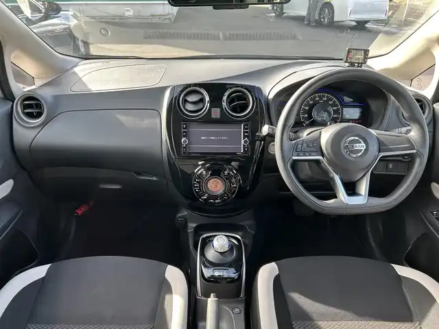 日産 ノート e－パワー X Vセレクション 宮城県 2020(令2)年 8.3万km ブリリアントシルバー 地図SDカードなし/ワンオーナー/インテリジェントエマージェンシーブレーキ/車線逸脱警報/踏み間違い衝突防止アシスト/コーナーセンサー/インテリジェントルームミラー/インテリジェントアラウンドビューモニター/純正7インチナビ/(フルセグTV/CD/DVD/SD/BT/AUX)/ドライブレコーダー前後/ETC/オートエアコン/ドライブセレクト/ステアリングスイッチ/プッシュスタート＆スマートキー/ウインカー付き電動格納ミラー/純正フロアマット/LEDヘッドライト/ハイビームアシスト/フォグランプ/オートライト/純正15インチAW