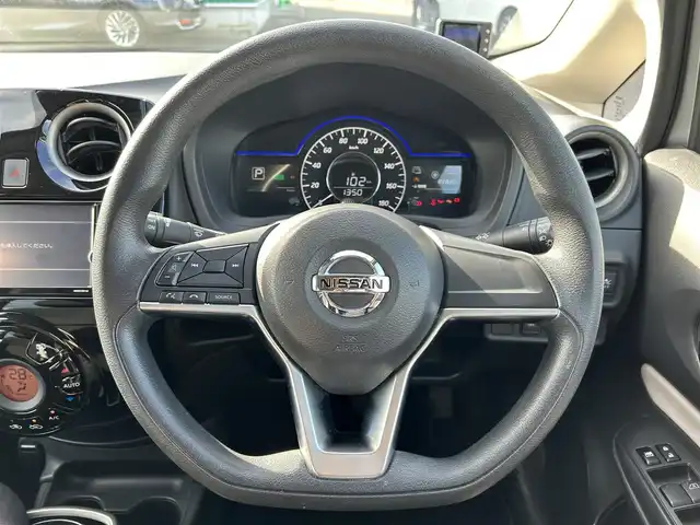 日産 ノート e－パワー X Vセレクション 宮城県 2020(令2)年 8.3万km ブリリアントシルバー 地図SDカードなし/ワンオーナー/インテリジェントエマージェンシーブレーキ/車線逸脱警報/踏み間違い衝突防止アシスト/コーナーセンサー/インテリジェントルームミラー/インテリジェントアラウンドビューモニター/純正7インチナビ/(フルセグTV/CD/DVD/SD/BT/AUX)/ドライブレコーダー前後/ETC/オートエアコン/ドライブセレクト/ステアリングスイッチ/プッシュスタート＆スマートキー/ウインカー付き電動格納ミラー/純正フロアマット/LEDヘッドライト/ハイビームアシスト/フォグランプ/オートライト/純正15インチAW