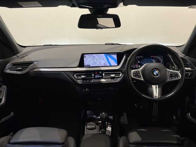 ＢＭＷ １１８ｄ Mスポーツ 新潟県 2020(令2)年 4万km アルピンホワイトⅢ オプション/iDriveナビゲーションパッケージ/-BMWライブコックピット/-HDDナビゲーションシステム/-BMWインテリジェントパーソナルアシスタント/-DSRC車載器（ルームミラー内蔵、ETC機能付）/-BMWコネクテッドドライブプロフェッショナル/コンフォートパッケージ/-オートマチックテールゲートオペレーション（オープン/クローズ）/-アクティブクルーズコントロール（ストップ&ゴー機能付）/ストレージパッケージ/-ストレージコンパートメントパッケージ/-ラゲージコンパートメントパッケージ/-ラゲージコンパートメントネット/主要装備/バックカメラ/運転席パワーシート/ブラインドスポットアシスト/純正18インチアルミホイール
