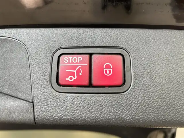 メルセデス・ベンツ ＧＬＣ２２０ d 4マチック ナイトED 愛知県 2020(令2)年 3.6万km オブシディアンブラック パノラミックスライディングルーフ/レーダーセーフティーパッケージ/純正ナビ/液晶メーター/黒革シート/全席シートヒーター/パワーシート/パワーバックドア/ブラックルーフレール/３６０°カメラ/プッシュスタート/ＡＣＣ/ＥＴＣ２．０