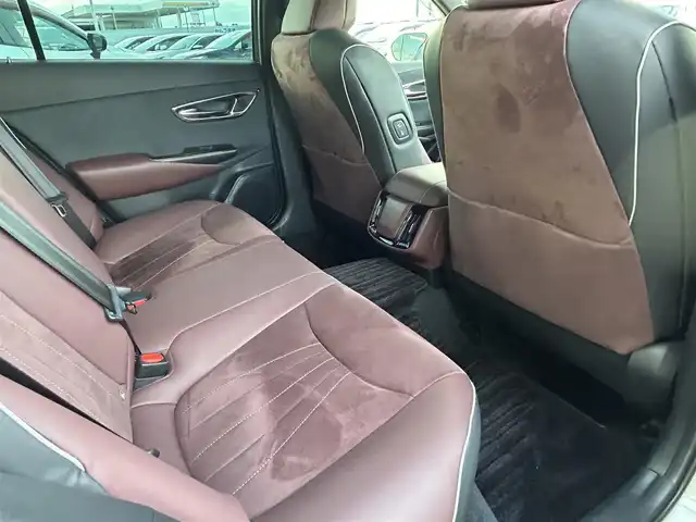 トヨタ クラウン ハイブリッド RS アドバンス 島根県 2018(平30)年 7.7万km ホワイトパールクリスタルシャイン 登録時走行距離　76966km/純正SDナビ【CD/DVD/Bluetooth/Blu-lay】/フルセグテレビ/レーダークルーズコントロール/全周囲カメラ/ブラインドスポットモニター/ヘッドアップディスプレイ/デジタルインナーミラー/フォグランプ/前席パワーシート/電動パーキングブレーキ/オートライト/オートブレーキホールド/ドライブレコーダー/ETC2.0/純正18インチアルミホイール