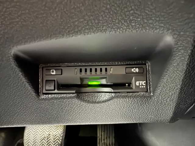 トヨタ プリウス A プレミアム　ツーリングセレ 大阪府 2019(平31)年 8.2万km エモーショナルレッドⅡ モデリスタエアロ/モデリスタ17インチアルミホイール/純正9型ナビ/バックカメラ/ヘッドアップディスプレイ/ブラインドスポットモニター/パーキングアシスト/トヨタセーフティセンス/黒革シート/パワーシート/シートヒーター/シートクーラー/純正ドライブレコーダー/ビルトインETC/スマートキー×2