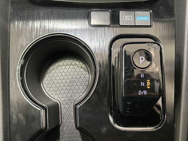 日産 エクストレイル X e－4ORCE 宮城県 2022(令4)年 1.6万km カーマインレッド ３６０°セーフティアシスト/・プロパイロット/・インテリジェントエマージェンシーブレーキ/・インテリジェントFCW（前方衝突予測警報）/・インテリジェントLI（車検逸脱防止支援システム）/・インテリジェントBSI（後側方衝突防止支援システム）/・ペダル踏み間違い防止機能/・急発進抑制装置/４WD/・ダウンヒルアシスト/純正ナビ/・フルセグTV/Bluetooth/USB/・ETC/・ドライブレコーダー前後/デジタルインナーミラー/ブラインドスポットモニター/電子パーキング/・オートブレーキホールド/革巻ステアリング/・ステアリングスイッチ/・ステアリングヒーター/パワーシート（運転席）/・シートヒーター（運転席）/プッシュスタート/・スマートキー/・アイドリングストップ/LEDヘッドライト/・オートライト/・オートハイビーム/電動格納ミラー/・純正フロアマット/・純正アルミホイール/・純正ドアバイザー/・ルーフレール