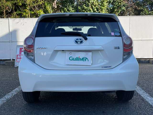 トヨタ アクア G 茨城県 2014(平26)年 4.8万km ライムホワイトパールクリスタルシャイン 純正ナビ【BT/CD/DVD/AM/FM/フルセグ】/バックカメラ/シートヒーター/ETC/フォグライト/オートライト/盗難防止装置/横滑り防止装置/純正フロアマット/保証書/スペアキー×１