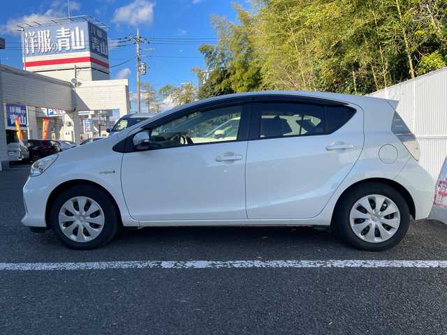 トヨタ アクア G 茨城県 2014(平26)年 4.8万km ライムホワイトパールクリスタルシャイン 純正ナビ【BT/CD/DVD/AM/FM/フルセグ】/バックカメラ/シートヒーター/ETC/フォグライト/オートライト/盗難防止装置/横滑り防止装置/純正フロアマット/保証書/スペアキー×１