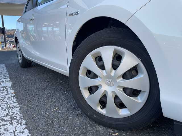 トヨタ アクア G 茨城県 2014(平26)年 4.8万km ライムホワイトパールクリスタルシャイン 純正ナビ【BT/CD/DVD/AM/FM/フルセグ】/バックカメラ/シートヒーター/ETC/フォグライト/オートライト/盗難防止装置/横滑り防止装置/純正フロアマット/保証書/スペアキー×１