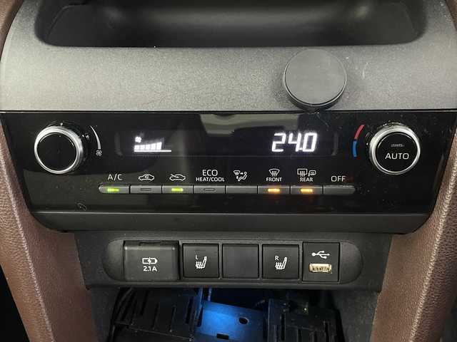 トヨタ ヤリスクロス ハイブリッド Z 埼玉県 2021(令3)年 6.4万km ブラックマイカ/ブラスゴールドメタリック 2トーン 純正ディスプレイオーディオ　/パノラミックビューモニター　/全方位カメラ/トヨタセーフティーセンス　/フルセグＴＶ　/ＣＤ・ＤＶＤ再生/BSM/パーキングアシスト　/前席シートヒーター　/運転席パワーシート/純正アルミホイール/オートマチックハイビーム　/社外ドラレコ　/ＥＴＣ2.0/セーフティーレーダー/オートマティックハイビーム/フォグランプ