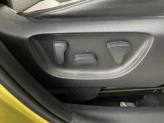 トヨタ ヤリスクロス ハイブリッド Z 埼玉県 2021(令3)年 6.4万km ブラックマイカ/ブラスゴールドメタリック 2トーン 純正ディスプレイオーディオ　/パノラミックビューモニター　/全方位カメラ/トヨタセーフティーセンス　/フルセグＴＶ　/ＣＤ・ＤＶＤ再生/BSM/パーキングアシスト　/前席シートヒーター　/運転席パワーシート/純正アルミホイール/オートマチックハイビーム　/社外ドラレコ　/ＥＴＣ2.0/セーフティーレーダー/オートマティックハイビーム/フォグランプ