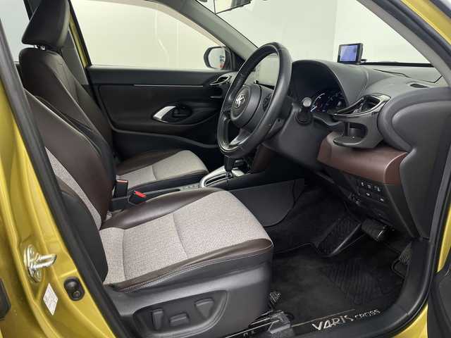 トヨタ ヤリスクロス ハイブリッド Z 埼玉県 2021(令3)年 6.4万km ブラックマイカ/ブラスゴールドメタリック 2トーン 純正ディスプレイオーディオ　/パノラミックビューモニター　/全方位カメラ/トヨタセーフティーセンス　/フルセグＴＶ　/ＣＤ・ＤＶＤ再生/BSM/パーキングアシスト　/前席シートヒーター　/運転席パワーシート/純正アルミホイール/オートマチックハイビーム　/社外ドラレコ　/ＥＴＣ2.0/セーフティーレーダー/オートマティックハイビーム/フォグランプ