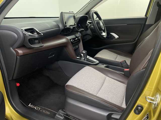 トヨタ ヤリスクロス ハイブリッド Z 埼玉県 2021(令3)年 6.4万km ブラックマイカ/ブラスゴールドメタリック 2トーン 純正ディスプレイオーディオ　/パノラミックビューモニター　/全方位カメラ/トヨタセーフティーセンス　/フルセグＴＶ　/ＣＤ・ＤＶＤ再生/BSM/パーキングアシスト　/前席シートヒーター　/運転席パワーシート/純正アルミホイール/オートマチックハイビーム　/社外ドラレコ　/ＥＴＣ2.0/セーフティーレーダー/オートマティックハイビーム/フォグランプ