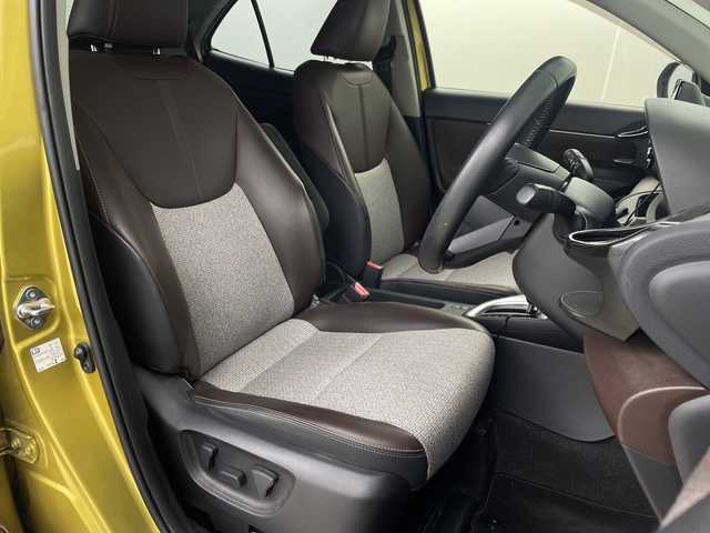 トヨタ ヤリスクロス ハイブリッド Z 埼玉県 2021(令3)年 6.4万km ブラックマイカ/ブラスゴールドメタリック 2トーン 純正ディスプレイオーディオ　/パノラミックビューモニター　/全方位カメラ/トヨタセーフティーセンス　/フルセグＴＶ　/ＣＤ・ＤＶＤ再生/BSM/パーキングアシスト　/前席シートヒーター　/運転席パワーシート/純正アルミホイール/オートマチックハイビーム　/社外ドラレコ　/ＥＴＣ2.0/セーフティーレーダー/オートマティックハイビーム/フォグランプ