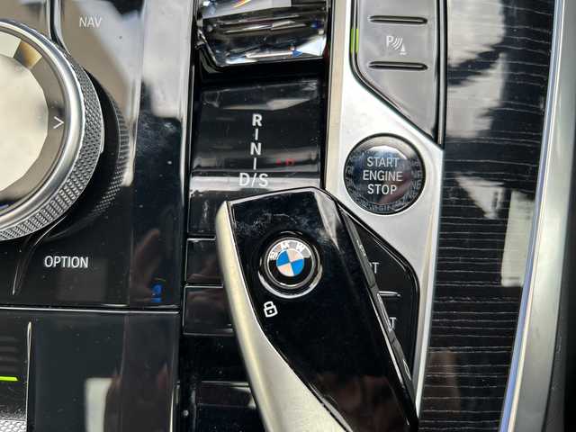 ＢＭＷ ＢＭＷ Ｘ７ xDrive40d Mスポーツ 滋賀県 2023(令5)年 3.4万km ミネラルホワイト ＜メーカーオプション＞/Bowers&Wilkinsダイアモンドサラウンドサウンドシステム/Mスポーツパッケージプロ/・Mスポーツエキゾーストシステム/・Mスポーツブレーキ/・Mシートベルト/・Mハイグロス・シャドーラインエクステリア/スカイラウンジパノラマルーフ/Bowers&Wilkinsダイアモンドサラウンドサウンドシステム/2列目コンフォートシート/・禁煙車/・BMWドライビングアシストプロ/車速追従クルコン/レーンキープアシスト/エマージェンシーブレーキシステム/・LEDヘッドライト