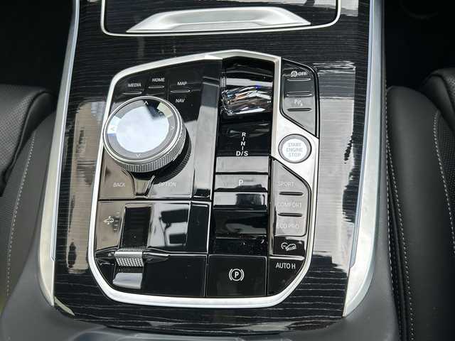 ＢＭＷ ＢＭＷ Ｘ７ xDrive40d Mスポーツ 滋賀県 2023(令5)年 3.4万km ミネラルホワイト ＜メーカーオプション＞/Bowers&Wilkinsダイアモンドサラウンドサウンドシステム/Mスポーツパッケージプロ/・Mスポーツエキゾーストシステム/・Mスポーツブレーキ/・Mシートベルト/・Mハイグロス・シャドーラインエクステリア/スカイラウンジパノラマルーフ/Bowers&Wilkinsダイアモンドサラウンドサウンドシステム/2列目コンフォートシート/・禁煙車/・BMWドライビングアシストプロ/車速追従クルコン/レーンキープアシスト/エマージェンシーブレーキシステム/・LEDヘッドライト