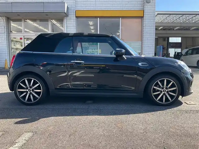 ＭＩＮＩ ミニ クーパー コンバーチブル 滋賀県 2020(令2)年 9.4万km 黒 ワンオーナー/JAAA検査実施済み車両/ターボ車/カメラ/パーキングアシストパッケージ/ラウンジスタイル/本革シート（ブラウン）/前席シートヒーター/純正ナビ/Bluetooth/バックカメラ/ETC/純正LEDヘッドライト/純正17インチアルミホイール/スペアキー有り/取扱説明書/保証書/