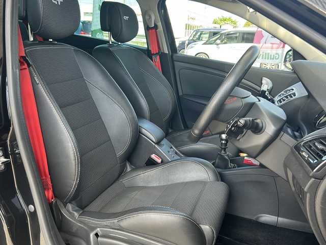 ルノー メガーヌ エステート GT220 愛知県 2014(平26)年 9.5万km ノワールエトワールM 禁煙車/6MT/前後ドライブレコーダー/ETC/アダプティプクルーズコントロール/ハーフレザー/社外ナビ/フルセグ/Bluetooth/ステアリングリモコン/ルーフレール/スペアキー/取説/保証書