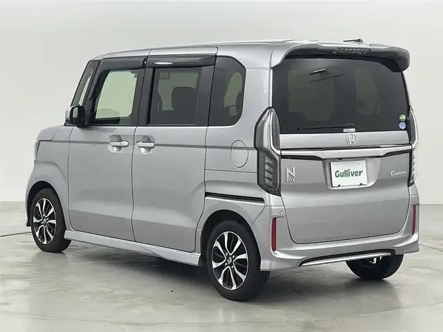 ホンダ Ｎ ＢＯＸ カスタム G L ホンダセンシング 福岡県 2018(平30)年 1.1万km ルナシルバーM 純正ナビ（ＢＴ，フルセグＴＶ）　/バックカメラ　/ビルトインＥＴＣ　/ＡＣＣ　/コーナーセンサー　/衝突軽減ブレーキ　/レーンキープ　/ＥＣＯＮ　/両側電動スライドドア　/プッシュスタート　/純正１４インチＡＷ　/ＬＥＤ