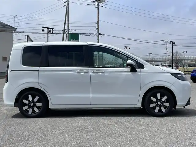 ホンダ フリード AIR EX 道央・札幌 2024(令6)年 0.6万km プラチナホワイトパール 純正ディーラーOPナビ/AM/FM/BT/フルセグ/衝突被害軽減ブレーキ/横滑り防止装置/アダプティブクルーズコントロール/レーンキープアシスト/クリアランスソナー/ブラインドスポットモニター/バックカメラ/ETC/ECONモード/両側パワースライドドア/前席シートヒーター/ハーフレザーシート/革巻きステアリング/ステアリングリモコン/電動パーキング/ブレーキホールド/プッシュスタート/スマートキー/LEDヘッドライト/オートライト/オートハイビーム/電動格納ミラー/ウィンカーミラー/純正フロアマット/スペアキー/レンタカー登録