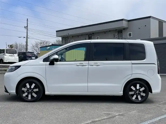 ホンダ フリード AIR EX 道央・札幌 2024(令6)年 0.6万km プラチナホワイトパール 純正ディーラーOPナビ/AM/FM/BT/フルセグ/衝突被害軽減ブレーキ/横滑り防止装置/アダプティブクルーズコントロール/レーンキープアシスト/クリアランスソナー/ブラインドスポットモニター/バックカメラ/ETC/ECONモード/両側パワースライドドア/前席シートヒーター/ハーフレザーシート/革巻きステアリング/ステアリングリモコン/電動パーキング/ブレーキホールド/プッシュスタート/スマートキー/LEDヘッドライト/オートライト/オートハイビーム/電動格納ミラー/ウィンカーミラー/純正フロアマット/スペアキー/レンタカー登録