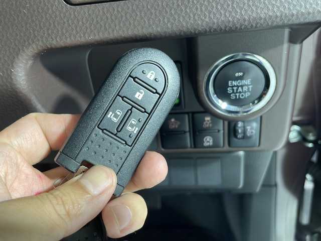 ダイハツ トール Gターボ SAⅡ 沖縄県 2017(平29)年 6.7万km プラムブラウンクリスタルマイカ 禁煙車/県外仕入/両側パワースライドドア/純正ナビ/バックカメラ/ドライブレコーダー/衝突軽減ブレーキ/クルーズコントロール/ＥＴＣ/純正フロアマット/純正ドアバイザー/電動格納ウィンカーミラー/オートライト/AAC