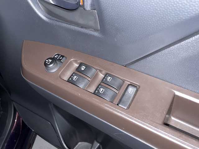 ダイハツ トール Gターボ SAⅡ 沖縄県 2017(平29)年 6.7万km プラムブラウンクリスタルマイカ 禁煙車/県外仕入/両側パワースライドドア/純正ナビ/バックカメラ/ドライブレコーダー/衝突軽減ブレーキ/クルーズコントロール/ＥＴＣ/純正フロアマット/純正ドアバイザー/電動格納ウィンカーミラー/オートライト/AAC