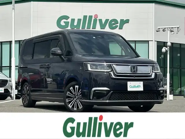 ホンダ ステップワゴン スパーダ eHEV プレミアムライン 佐賀県 2022(令4)年 2.3万km トワイライトミストブラックパール 純正11.4型ナビゲーション/・AM/FM/CD/DVD/フルセグ/BT//・Appple Car Play/Android Auto//・アラウンドビューモニター/社外グリル/純正グリル車載/両側パワースライドドア/後席サンシェード/後席USB入力端子/後席マルチテーブル/シートヒーター「前席/セカンドシート」/ハーフレザーシート/LEDヘッドライト/・オートマチックハイビーム/スマートキー/純正17インチアルミホイール/純正フロアマット/純正ドアバイザー/新車保証書/取扱説明書/スペアキー1本/Honda SENSING/・衝突軽減ブレーキ（CMBS）/・誤発進抑制機能（前方・後方）/・後方誤発進抑制機能/・歩行者事故低減ステアリング/・路外逸脱抑制機能/・車線維持支援システム（LKAS）/・アダプティブ・クルーズ・コントロール/・トラフィックジャムアシスト（渋滞追従支援機能）/・標識認識機能/・ブラインドスポットインフォメーション（後側方車両検知）/・後退出庫サポート/・パーキングセンサーシステム（前後）