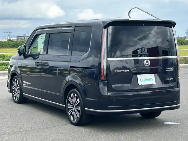 ホンダ ステップワゴン スパーダ eHEV プレミアムライン 佐賀県 2022(令4)年 2.3万km トワイライトミストブラックパール 純正11.4型ナビゲーション/・AM/FM/CD/DVD/フルセグ/BT//・Appple Car Play/Android Auto//・アラウンドビューモニター/社外グリル/純正グリル車載/両側パワースライドドア/後席サンシェード/後席USB入力端子/後席マルチテーブル/シートヒーター「前席/セカンドシート」/ハーフレザーシート/LEDヘッドライト/・オートマチックハイビーム/スマートキー/純正17インチアルミホイール/純正フロアマット/純正ドアバイザー/新車保証書/取扱説明書/スペアキー1本/Honda SENSING/・衝突軽減ブレーキ（CMBS）/・誤発進抑制機能（前方・後方）/・後方誤発進抑制機能/・歩行者事故低減ステアリング/・路外逸脱抑制機能/・車線維持支援システム（LKAS）/・アダプティブ・クルーズ・コントロール/・トラフィックジャムアシスト（渋滞追従支援機能）/・標識認識機能/・ブラインドスポットインフォメーション（後側方車両検知）/・後退出庫サポート/・パーキングセンサーシステム（前後）