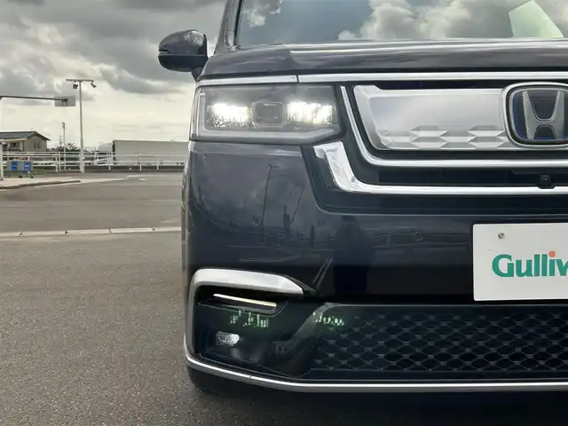 ホンダ ステップワゴン スパーダ eHEV プレミアムライン 佐賀県 2022(令4)年 2.3万km トワイライトミストブラックパール 純正11.4型ナビゲーション/・AM/FM/CD/DVD/フルセグ/BT//・Appple Car Play/Android Auto//・アラウンドビューモニター/社外グリル/純正グリル車載/両側パワースライドドア/後席サンシェード/後席USB入力端子/後席マルチテーブル/シートヒーター「前席/セカンドシート」/ハーフレザーシート/LEDヘッドライト/・オートマチックハイビーム/スマートキー/純正17インチアルミホイール/純正フロアマット/純正ドアバイザー/新車保証書/取扱説明書/スペアキー1本/Honda SENSING/・衝突軽減ブレーキ（CMBS）/・誤発進抑制機能（前方・後方）/・後方誤発進抑制機能/・歩行者事故低減ステアリング/・路外逸脱抑制機能/・車線維持支援システム（LKAS）/・アダプティブ・クルーズ・コントロール/・トラフィックジャムアシスト（渋滞追従支援機能）/・標識認識機能/・ブラインドスポットインフォメーション（後側方車両検知）/・後退出庫サポート/・パーキングセンサーシステム（前後）