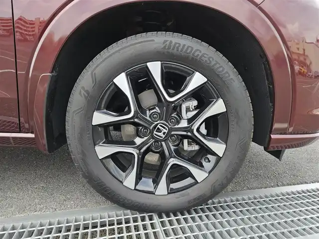 ホンダ ＺＲ－Ｖ ハイブリッド e:HEV Z 長崎県 2022(令4)年 1.4万km 赤Ｍ 純正9型ナビ/フルセグTV/ハンズフリーパワーバックドア/マルチビューカメラシステム/ビルトインETC2.0/ドライブレコーダー/渋滞追従機能付アダプティブクルーズコントロール/ソナーセンサー/ホンダセンシング/・衝突軽減ブレーキ/・誤発進抑制機能(前後)/・近距離衝突軽減ブレーキ/・歩行者事故低減ステアリング/・車線維持支援システム/・トラフィックジャムアシスト/・先行車発進お知らせ機能/・標識認識機能/・オートハイビーム/・ブラインドスポットインフォメーション/・後退出庫サポート/LEDヘッドランプ(オートレベリング機構)/本革巻きステアリング/ステアリングヒーター/パドルシフト/革シート/前席パワーシート/シートヒーター/運転席ドライビングポジションシステム/純正18インチアルミホイール/スマートキーシステム/BOSEプレミアムサウンドシステム/禁煙車