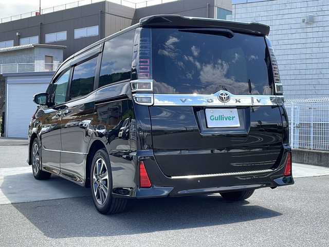 トヨタ ヴォクシー ZS 煌Ⅲ 山梨県 2021(令3)年 3.9万km イナズマスパーキングブラックガラスフレーク 純正ナビ/TV/CD/DVD/BT /バックモニター/ETC/ドラレコ/クルーズコントロール/両側パワスラ/フリップダウンモニター　/コーナーセンサー/オートマチックハイビーム　/レーンキープアシスト　/プッシュスタート/パワーウインドウ/純正フロアマット