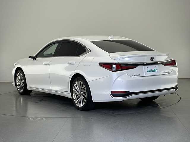 レクサス ＥＳ 300h バージョンL 長野県 2018(平30)年 6.5万km ソニッククォーツ サンルーフ/純正大型ナビ/（フルセグ/Bluetooth/CD/DVD）/全方位モニター/衝突軽減ブレーキ/レーンキープアシスト/レーダークルーズコントロール/前後コーナーセンサー/ブラインドスポットモニター/パーキングサポートアラート/電動リアゲート/ビルトインETC2.0/デジタルインナーミラー/ステアリングヒーター/社外レーダー（Z190R)/前方ドラレコ/D席、N席メモリ付きパワーシート/パドルシフト/革巻きステアリング/電動後席サンシェード/ナノイーエアコン/LEDヘッドライト/スマートキー
