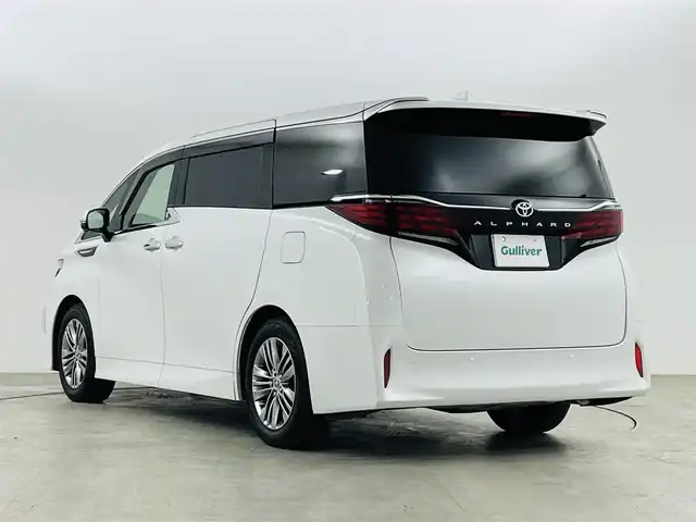 トヨタ アルファード Z 福島県 2023(令5)年 1.1万km プラチナホワイトパールマイカ トヨタセーフティセンス/・プリクラッシュセーフティ/・レーダークルーズコントロール/・プロアクティブドライビングアシスト/・レーントレーシングアシスト/・レーダークルーズコントロール/・ブラインドスポットモニター/・リアカメラディテクション/・クリアランスソナー/・リアクロストラフィックアラート/・ロードサインアシスト/純正14インチ大画面ナビ/・Bluetooth/USB/HDMI/・全方位カメラ/・ETC2.0/・ドライブレコーダー/・デジタルインナーミラー/・置くだけ充電/12.1インチフリップダウンモニター/ツインムーンルーフ/両側パワースライドドア/パワーバックドア/パーキングアシスト/電子パーキング/・オートホールド/革巻きステアリング/・ステアリングリモコン/・ステアリングヒーター/レザーシート/・シートヒーター(1/2列目)/・エアシート(1/2列目)/・パワーシート(1/2列目)/・メモリシート(運転席)/・オットマン/プッシュスタート/・スマートキー/・スペアキー/LEDヘッドライト/・オートライト/・フォグライト/社外ラバーマット/ドアバイザー/保証書/取扱説明書