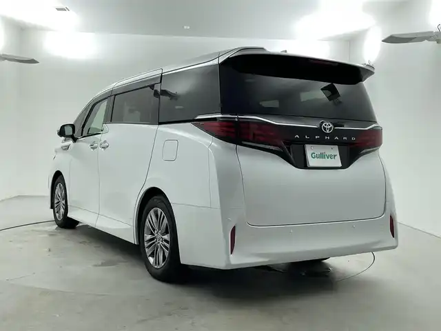 トヨタ アルファード Z 福井県 2023(令5)年 1.1万km プラチナホワイトパールマイカ トヨタセーフティセンス/・プリクラッシュセーフティ/・レーダークルーズコントロール/・プロアクティブドライビングアシスト/・レーントレーシングアシスト/・レーダークルーズコントロール/・ブラインドスポットモニター/・リアカメラディテクション/・クリアランスソナー/・リアクロストラフィックアラート/・ロードサインアシスト/純正14インチ大画面ナビ/・Bluetooth/USB/HDMI/・全方位カメラ/・ETC2.0/・ドライブレコーダー/・デジタルインナーミラー/置くだけ充電/12.1インチフリップダウンモニター/ツインムーンルーフ/両側パワースライドドア/パワーバックドア/パーキングアシスト/電子パーキング/オートホールド/革巻きステアリング/ステアリングリモコン/ステアリングヒーター/レザーシート/シートヒーター/エアシート/パワーシート/オットマン/プッシュスタート/スマートキー/スペアキー/LEDヘッドライト/オートライト/フォグライト/ドアバイザー/保証書/取扱説明書