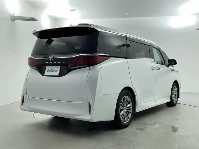 トヨタ アルファード Z 福井県 2023(令5)年 1.1万km プラチナホワイトパールマイカ トヨタセーフティセンス/・プリクラッシュセーフティ/・レーダークルーズコントロール/・プロアクティブドライビングアシスト/・レーントレーシングアシスト/・レーダークルーズコントロール/・ブラインドスポットモニター/・リアカメラディテクション/・クリアランスソナー/・リアクロストラフィックアラート/・ロードサインアシスト/純正14インチ大画面ナビ/・Bluetooth/USB/HDMI/・全方位カメラ/・ETC2.0/・ドライブレコーダー/・デジタルインナーミラー/置くだけ充電/12.1インチフリップダウンモニター/ツインムーンルーフ/両側パワースライドドア/パワーバックドア/パーキングアシスト/電子パーキング/オートホールド/革巻きステアリング/ステアリングリモコン/ステアリングヒーター/レザーシート/シートヒーター/エアシート/パワーシート/オットマン/プッシュスタート/スマートキー/スペアキー/LEDヘッドライト/オートライト/フォグライト/ドアバイザー/保証書/取扱説明書