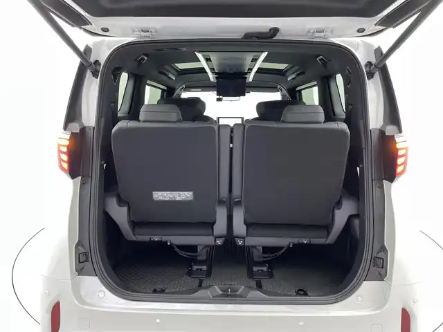 トヨタ アルファード Z 福井県 2023(令5)年 1.1万km プラチナホワイトパールマイカ トヨタセーフティセンス/・プリクラッシュセーフティ/・レーダークルーズコントロール/・プロアクティブドライビングアシスト/・レーントレーシングアシスト/・レーダークルーズコントロール/・ブラインドスポットモニター/・リアカメラディテクション/・クリアランスソナー/・リアクロストラフィックアラート/・ロードサインアシスト/純正14インチ大画面ナビ/・Bluetooth/USB/HDMI/・全方位カメラ/・ETC2.0/・ドライブレコーダー/・デジタルインナーミラー/置くだけ充電/12.1インチフリップダウンモニター/ツインムーンルーフ/両側パワースライドドア/パワーバックドア/パーキングアシスト/電子パーキング/オートホールド/革巻きステアリング/ステアリングリモコン/ステアリングヒーター/レザーシート/シートヒーター/エアシート/パワーシート/オットマン/プッシュスタート/スマートキー/スペアキー/LEDヘッドライト/オートライト/フォグライト/ドアバイザー/保証書/取扱説明書