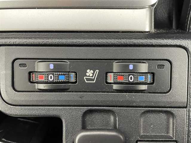 トヨタ ランドクルーザー プラド TX-L 70thアニバーサリーLTD 道央・札幌 2021(令3)年 2万km ホワイトパールクリスタルシャイン ・４WD/・社外SDナビ/　CD/DVD/SD/BT/フルセグ/・バックカメラ/・ビルトインETC/・トヨタセーフティセンス/・プリクラッシュセーフティ/・レーダークルーズコントロール/・レーンキープアシスト/・オートハイビーム/・クリアランスソナー/・サドルタンレザーシート/・前席パワーシート/・前席エア/シートヒーター/・2ndstart/・ヘッドライトウォッシャー/・LEDヘッドライト/・フォグライト/・オートライト/・プッシュスタート/・スマートキー/・純正フロアマット/・ドアバイザー