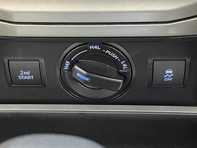 トヨタ ランドクルーザー プラド TX-L 70thアニバーサリーLTD 道央・札幌 2021(令3)年 2万km ホワイトパールクリスタルシャイン ・４WD/・社外SDナビ/　CD/DVD/SD/BT/フルセグ/・バックカメラ/・ビルトインETC/・トヨタセーフティセンス/・プリクラッシュセーフティ/・レーダークルーズコントロール/・レーンキープアシスト/・オートハイビーム/・クリアランスソナー/・サドルタンレザーシート/・前席パワーシート/・前席エア/シートヒーター/・2ndstart/・ヘッドライトウォッシャー/・LEDヘッドライト/・フォグライト/・オートライト/・プッシュスタート/・スマートキー/・純正フロアマット/・ドアバイザー