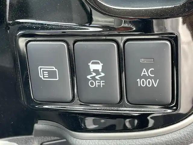 三菱 アウトランダー ＰＨＥＶ G セーフティパッケージ 岩手県 2015(平27)年 14.2万km シルキーホワイト 純正ナビ　ＣＤ／ＤＶＤ／Ｂｌｕｅｔｏｏｔｈ再生　フルセグ　バックＣ　全方位カメラ　純正１８ＡＷ　ＥＴＣ　Ｒクルコン　スマートキー　寒冷地　Ｐシート　Ｓヒーター　レーンキープ　パドルシフト　１００Ｖ
