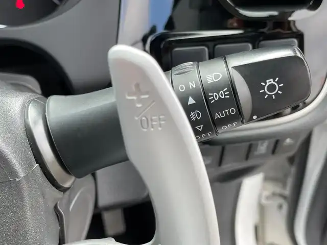 三菱 アウトランダー ＰＨＥＶ G セーフティパッケージ 岩手県 2015(平27)年 14.2万km シルキーホワイト 純正ナビ　ＣＤ／ＤＶＤ／Ｂｌｕｅｔｏｏｔｈ再生　フルセグ　バックＣ　全方位カメラ　純正１８ＡＷ　ＥＴＣ　Ｒクルコン　スマートキー　寒冷地　Ｐシート　Ｓヒーター　レーンキープ　パドルシフト　１００Ｖ