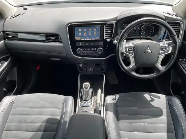 三菱 アウトランダー ＰＨＥＶ G セーフティパッケージ 岩手県 2015(平27)年 14.2万km シルキーホワイト 純正ナビ　ＣＤ／ＤＶＤ／Ｂｌｕｅｔｏｏｔｈ再生　フルセグ　バックＣ　全方位カメラ　純正１８ＡＷ　ＥＴＣ　Ｒクルコン　スマートキー　寒冷地　Ｐシート　Ｓヒーター　レーンキープ　パドルシフト　１００Ｖ